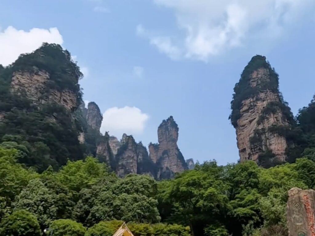 Features of Wulingyuan Scenic Area