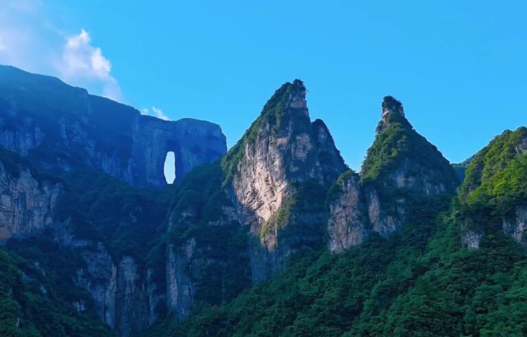 Furong Town to Zhangjiajie Tianmen Mountain Cave