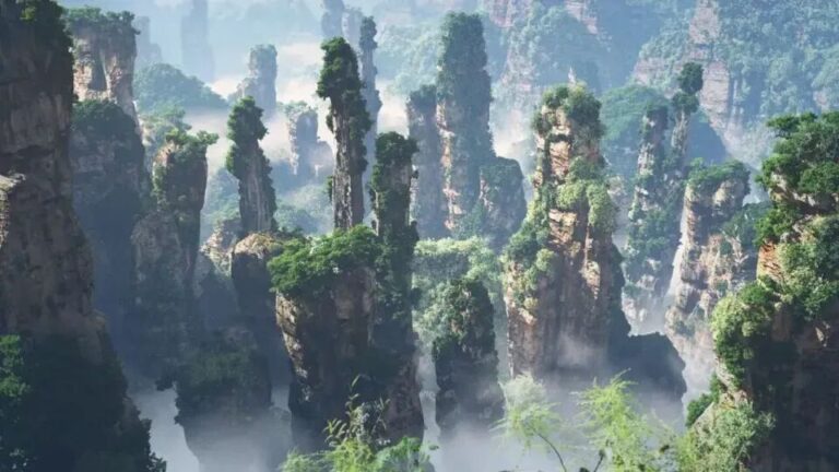 How do I get to the Avatar Mountains from Zhangjiajie?