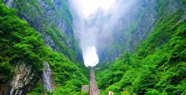 What is Tianmen Mountain famous for?