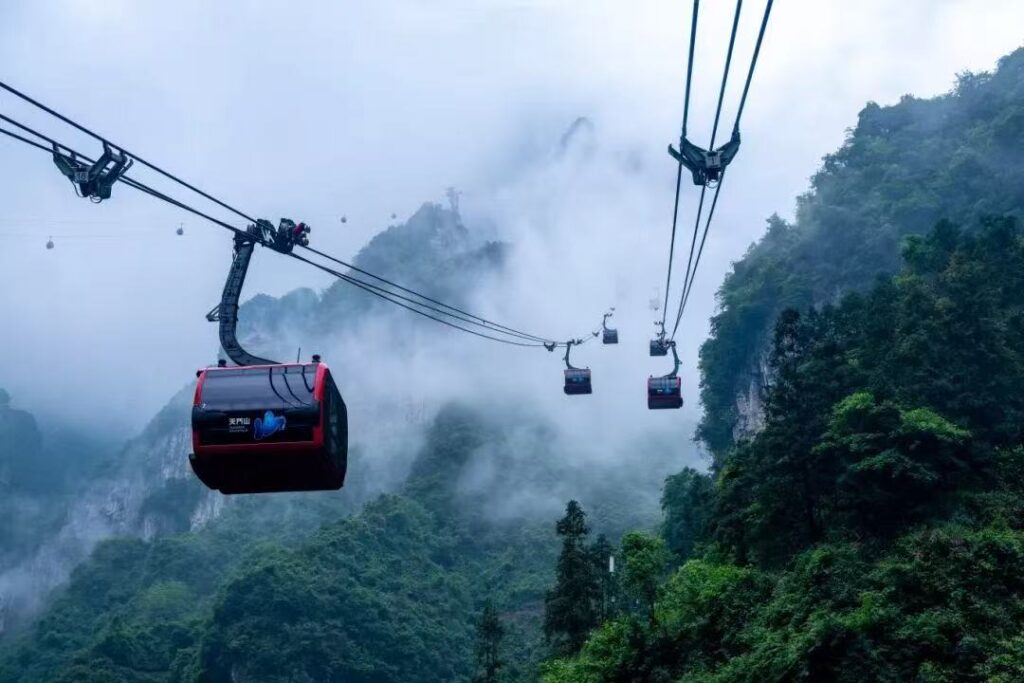 What’s the best way to go up Tianmen Mountain?